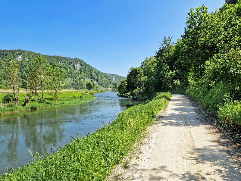 Radweg entlang der oberen Donau
