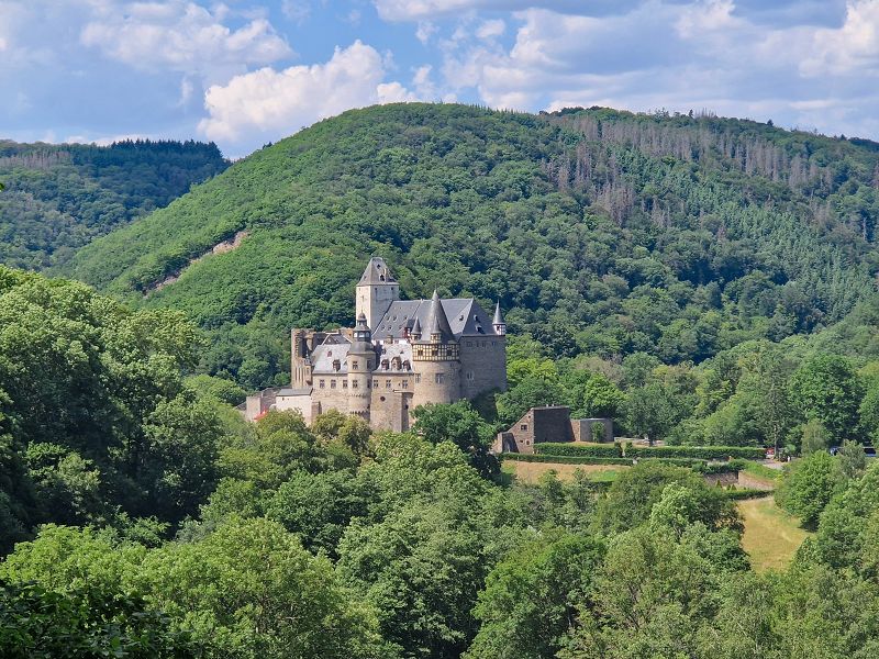 Blick auf das Schloss Bürresheim bei Mayen